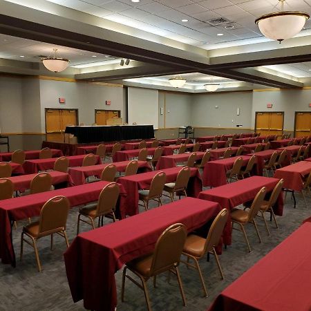 Crossroads Hotel And Huron Event Center מראה חיצוני תמונה