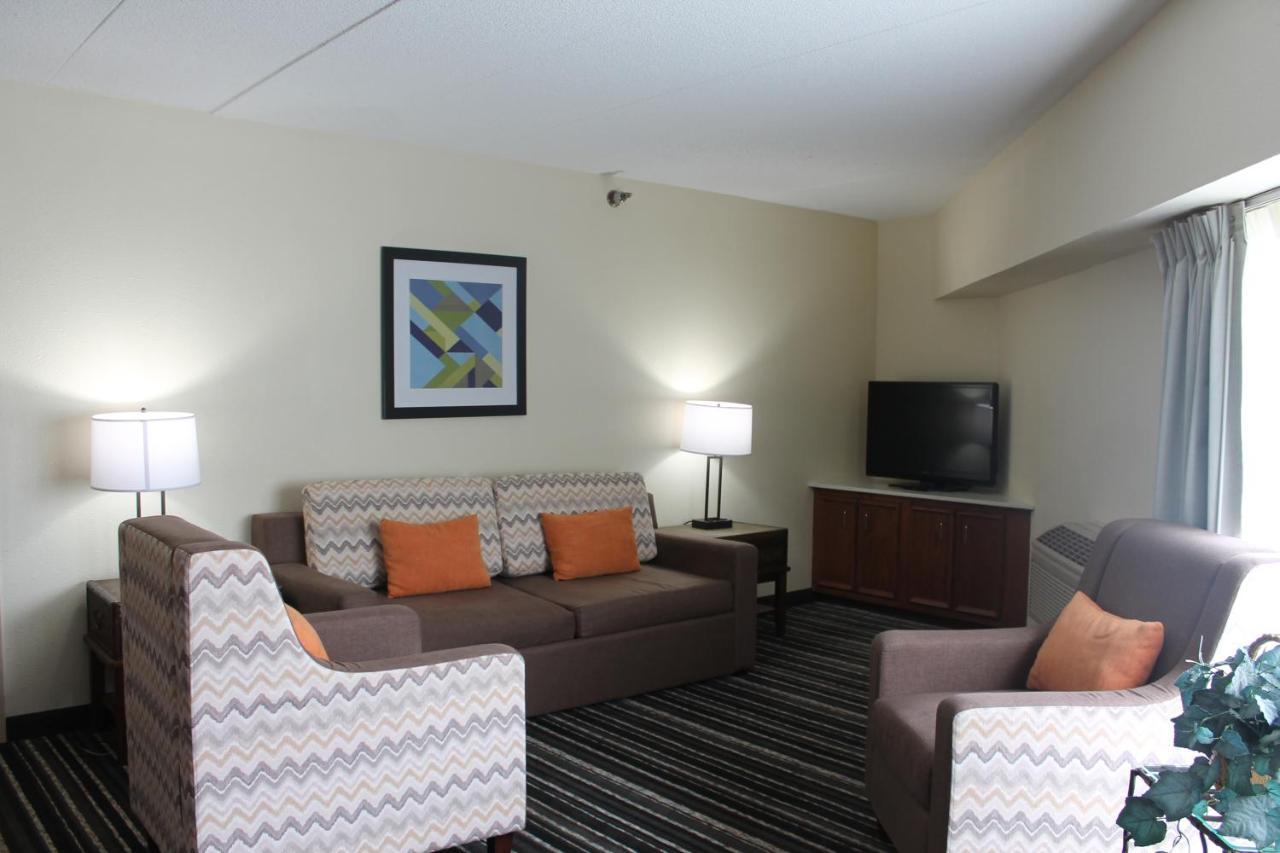 Crossroads Hotel And Huron Event Center מראה חיצוני תמונה