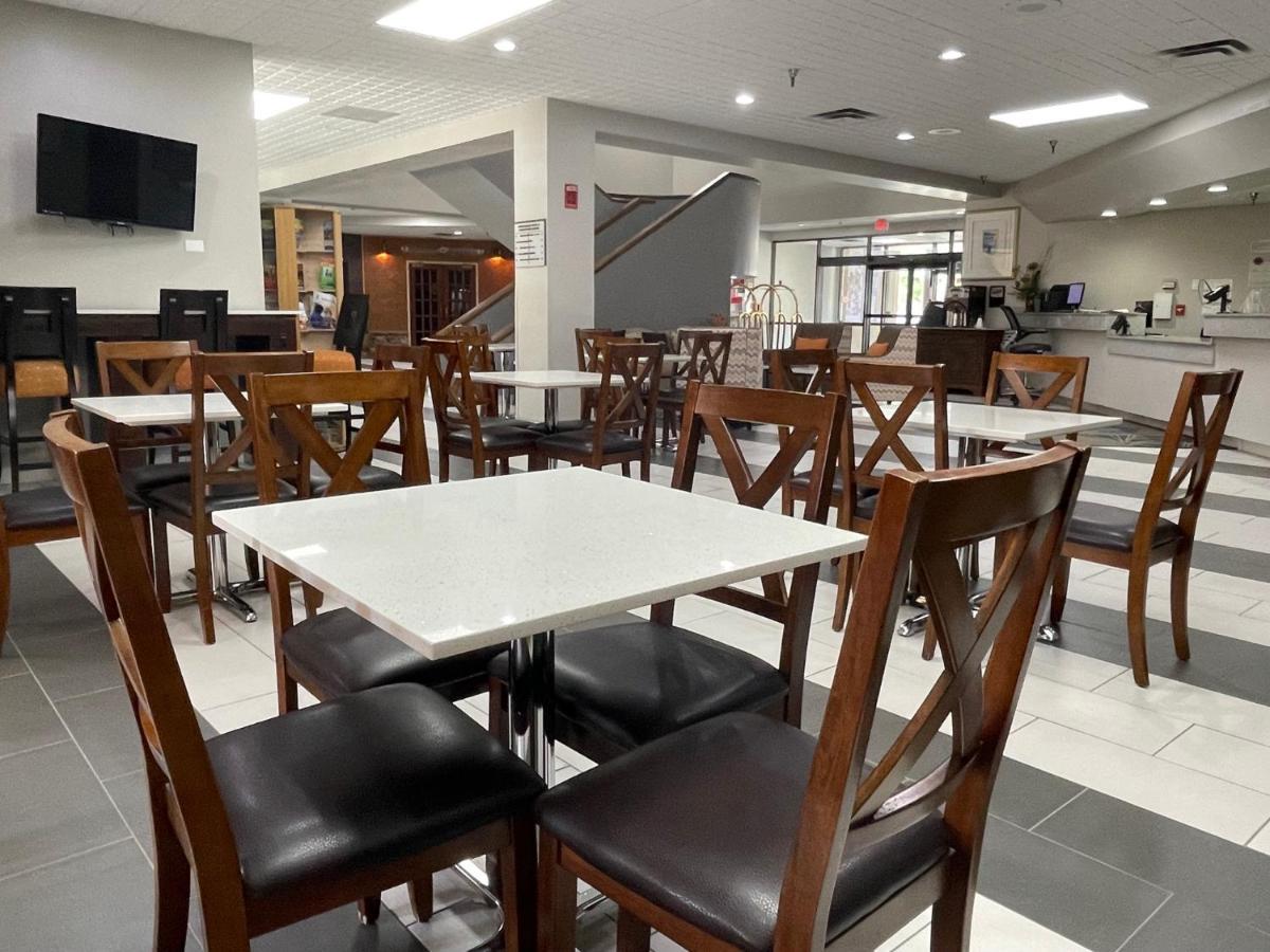 Crossroads Hotel And Huron Event Center מראה חיצוני תמונה