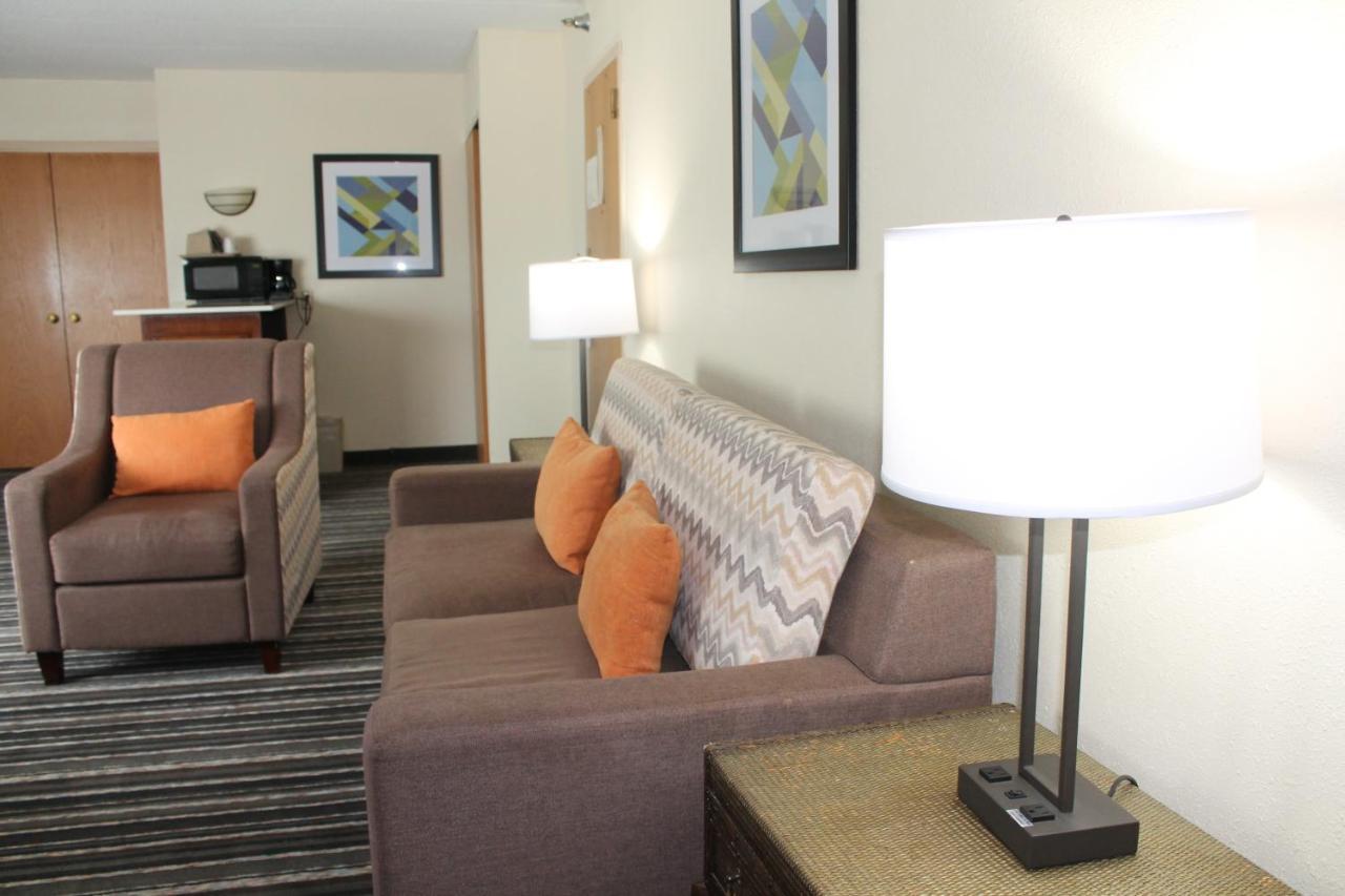 Crossroads Hotel And Huron Event Center מראה חיצוני תמונה