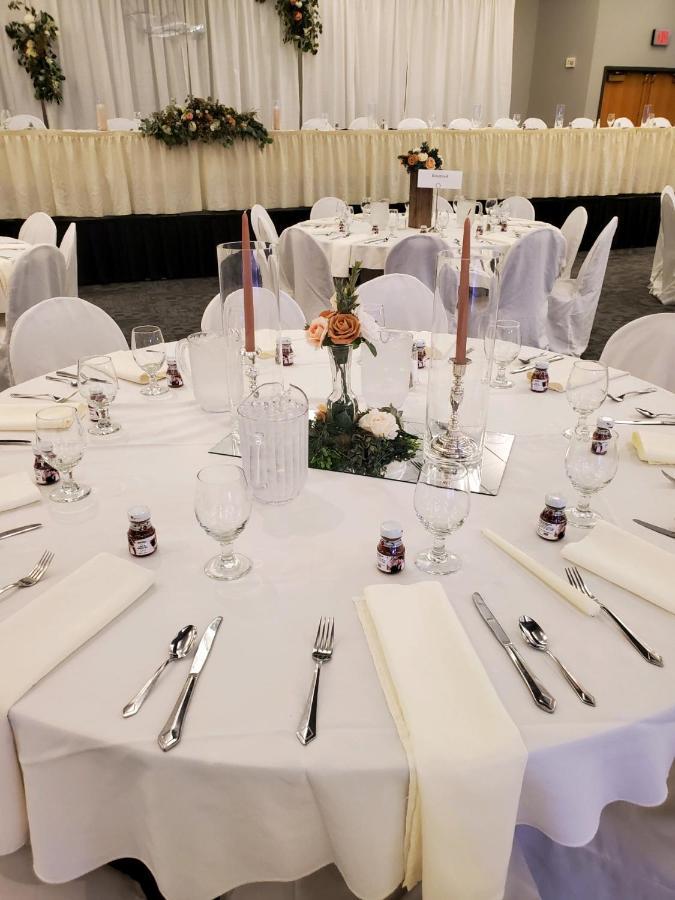 Crossroads Hotel And Huron Event Center מראה חיצוני תמונה