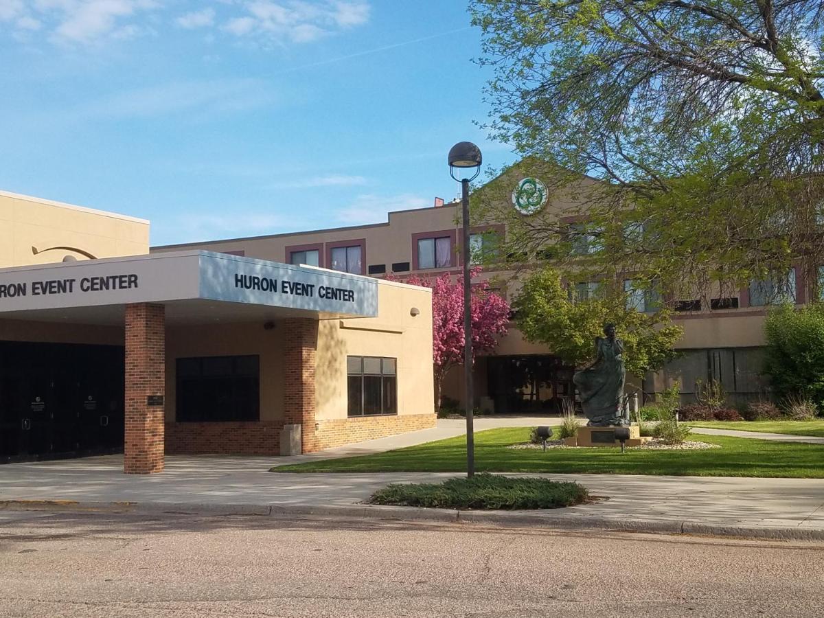 Crossroads Hotel And Huron Event Center מראה חיצוני תמונה