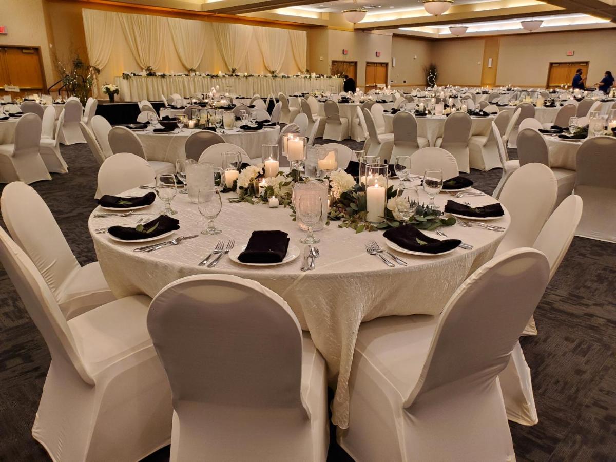 Crossroads Hotel And Huron Event Center מראה חיצוני תמונה