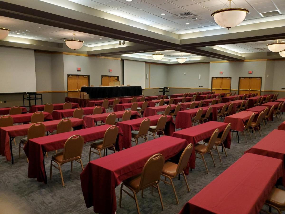 Crossroads Hotel And Huron Event Center מראה חיצוני תמונה