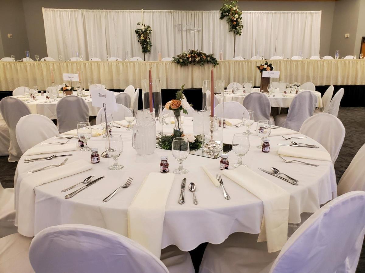 Crossroads Hotel And Huron Event Center מראה חיצוני תמונה