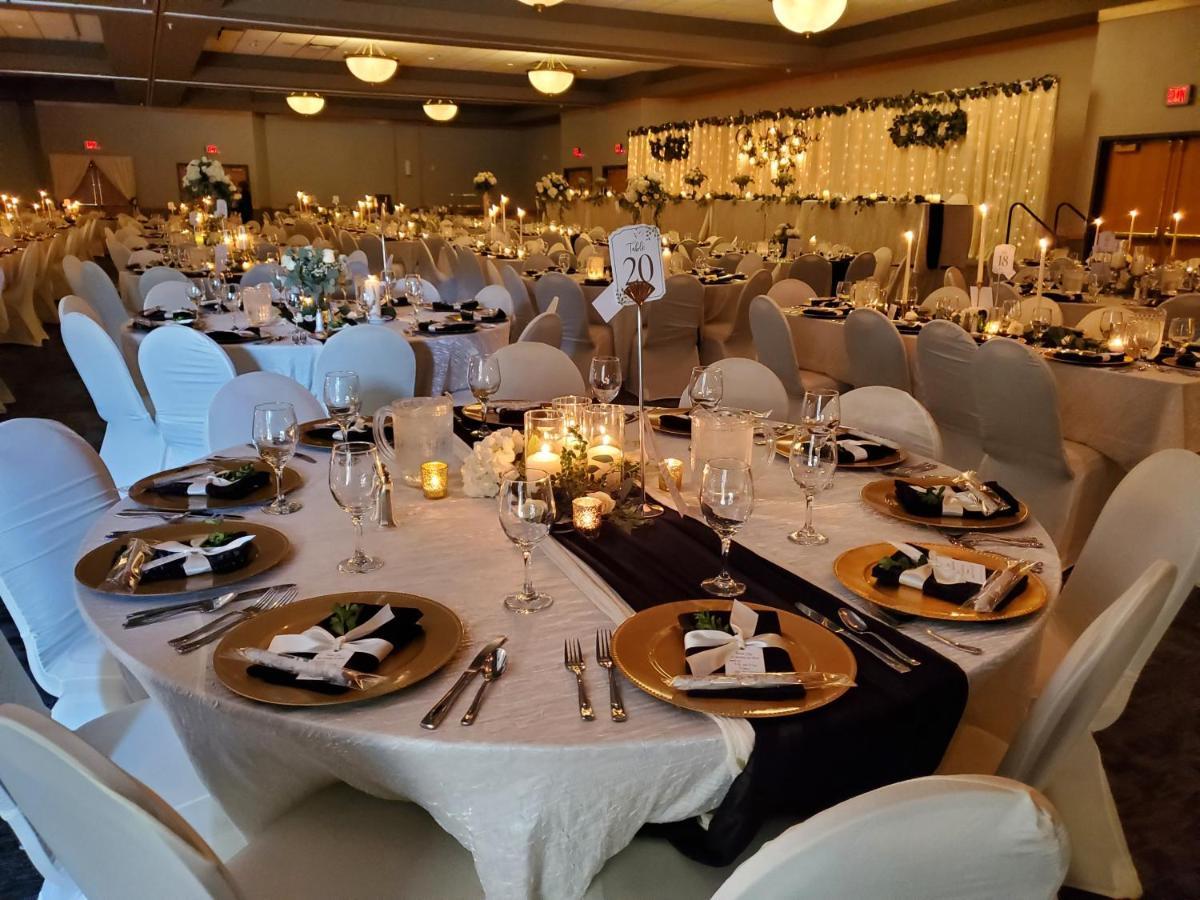 Crossroads Hotel And Huron Event Center מראה חיצוני תמונה