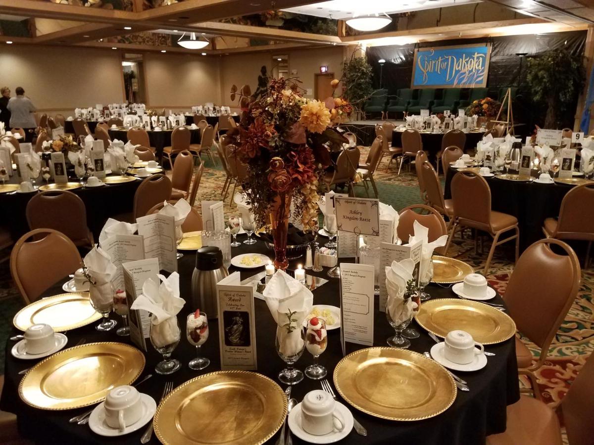 Crossroads Hotel And Huron Event Center מראה חיצוני תמונה