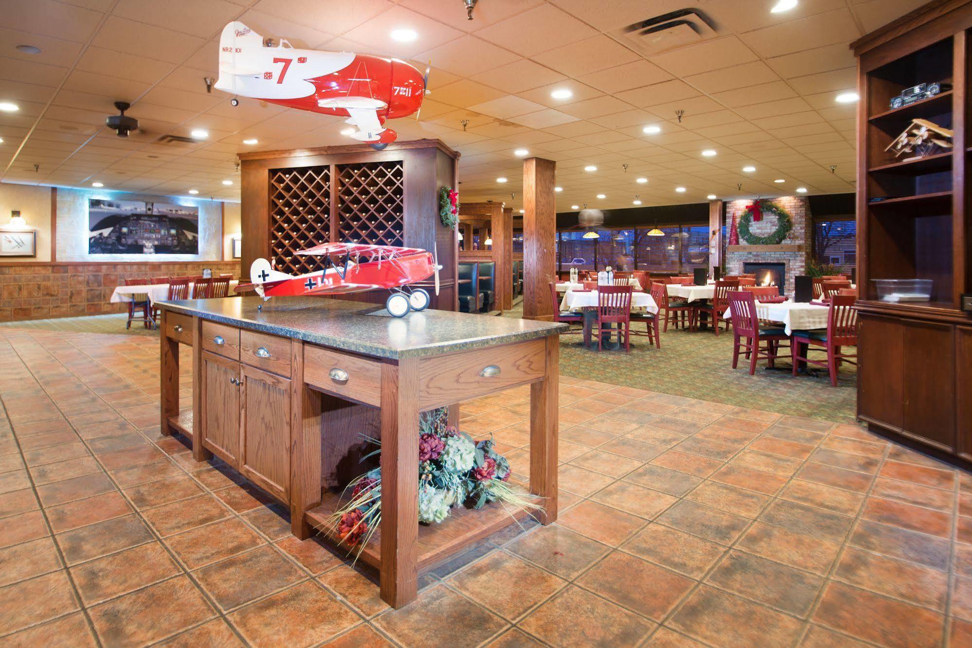Crossroads Hotel And Huron Event Center מראה חיצוני תמונה