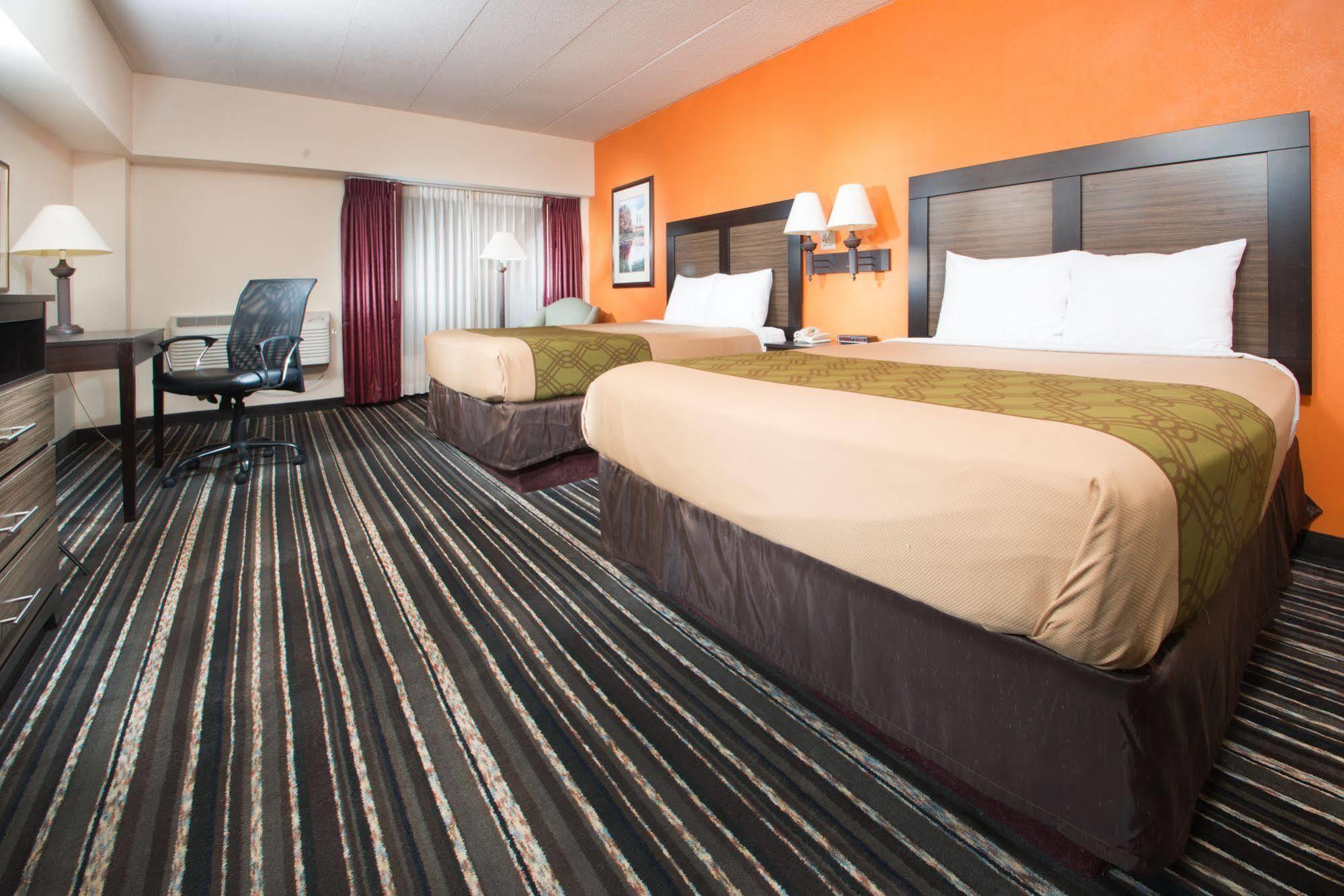 Crossroads Hotel And Huron Event Center מראה חיצוני תמונה