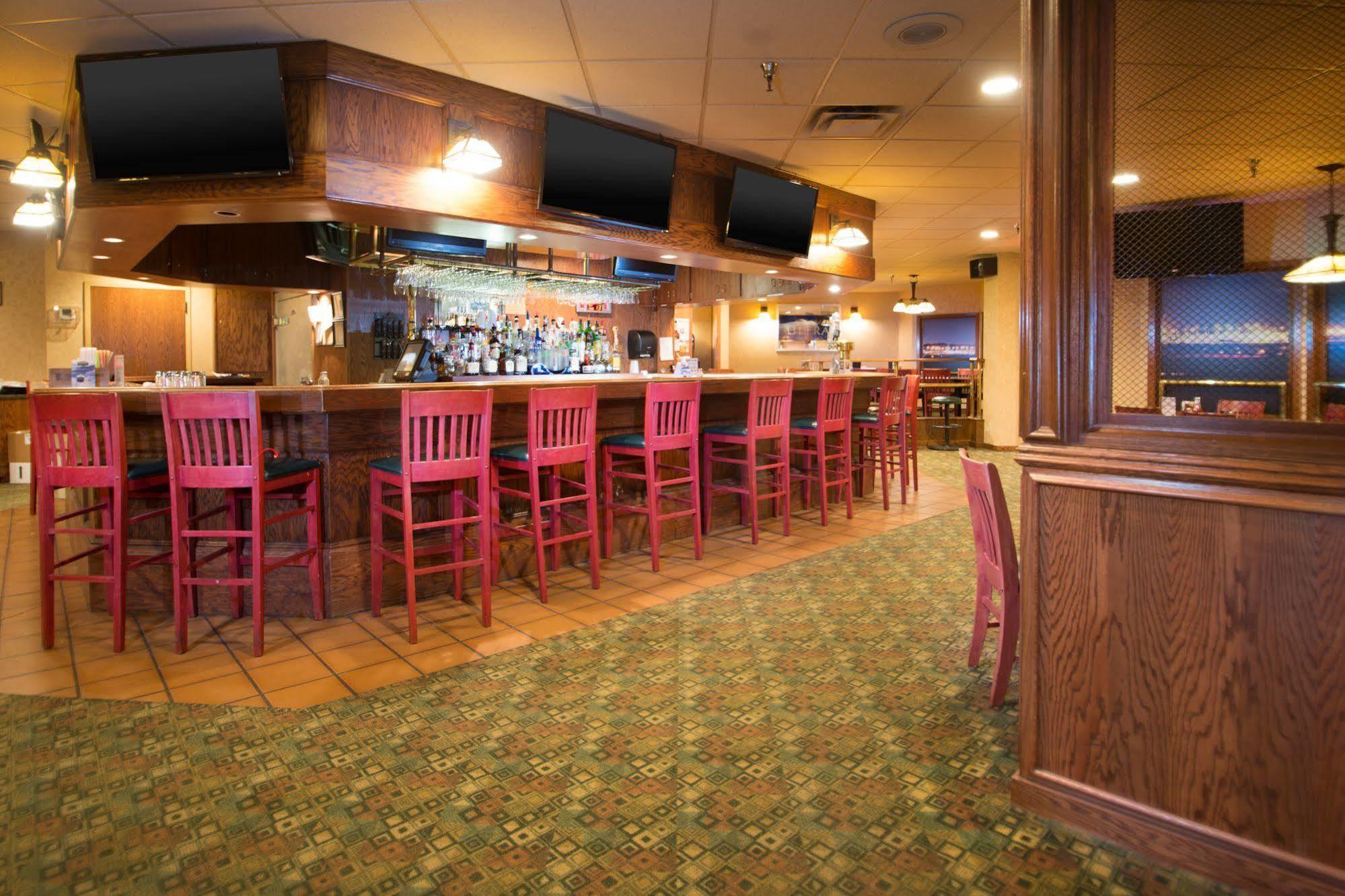 Crossroads Hotel And Huron Event Center מראה חיצוני תמונה
